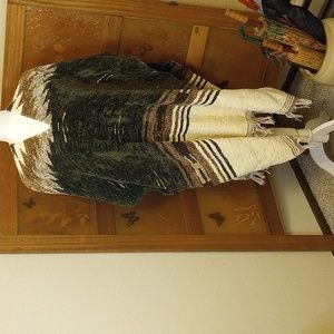 VTG Handcrafted Southwest Wool Blend Poncho